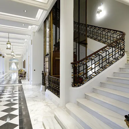 Hotel Eurostars Real 5*