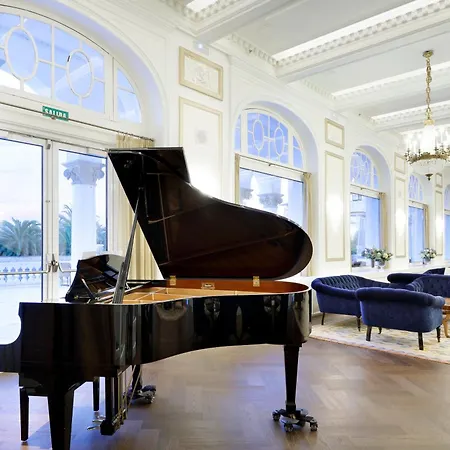 Eurostars Real Hotell 5*