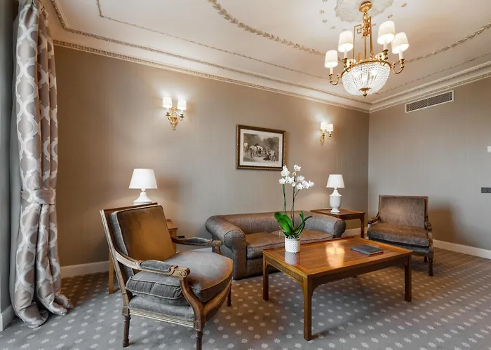 Eurostars Real Hotel 5*