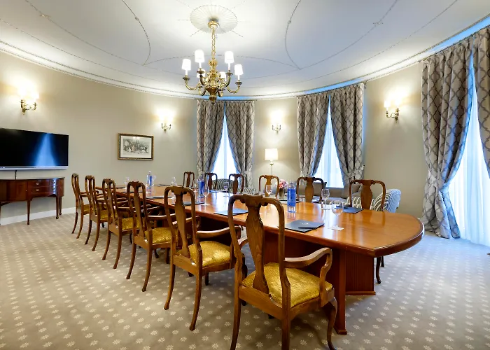 Hotel Eurostars Real 5*