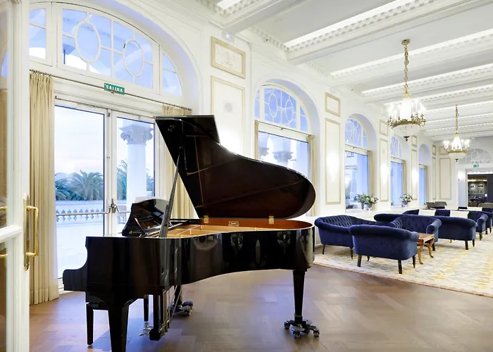 Eurostars Real فندق 5*